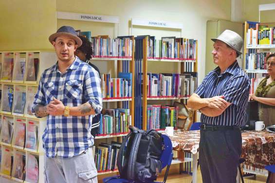 Samian inaugure l'exposition Dis-moi dix mots à la médiathèque