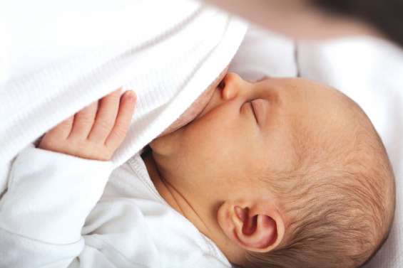 Des traces de Zika dans le lait maternel