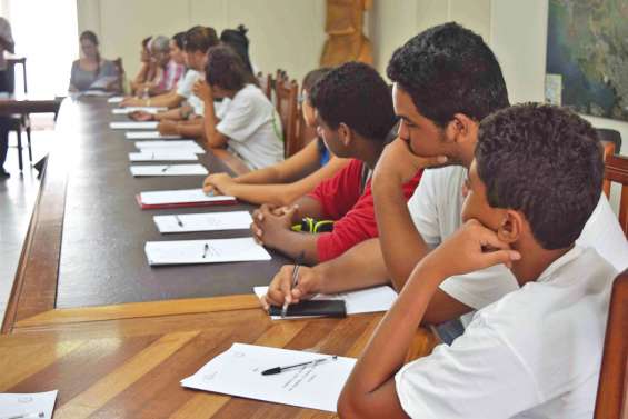 Les jeunes conseillers  de retour au travail