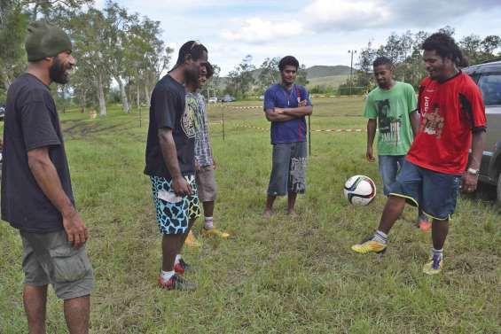 Les tribus renouent avec le football