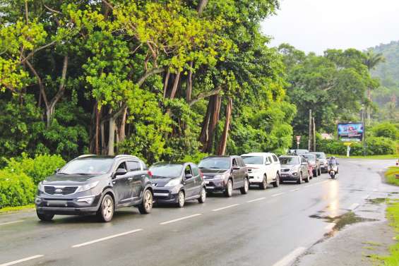 Le col de Tonghoué est devenu leur galère matinale
