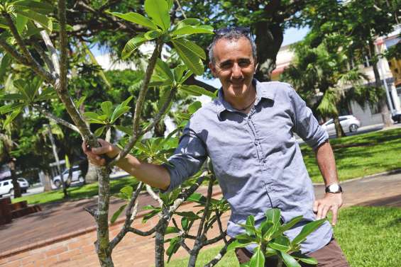 Avec Elie Semoun, le rire fait de la résistance