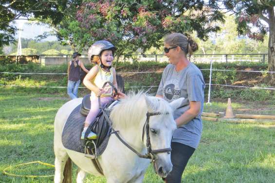 Le baby-poney fait le bonheur des tout petits