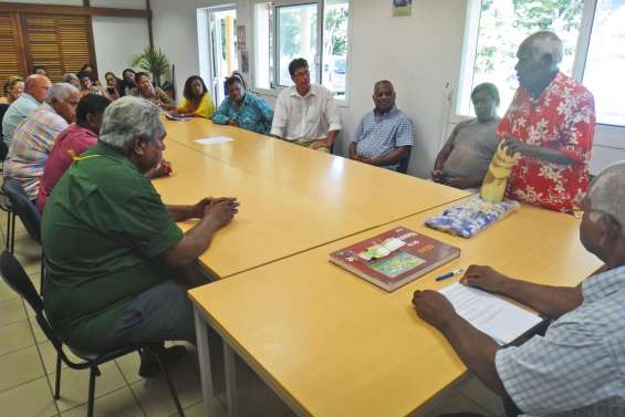 Les élus du Congrès  actualisent leurs dossiers