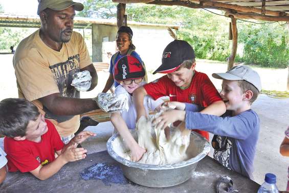 Une semaine de vacances à chanter, danser, tresser, pétrir…