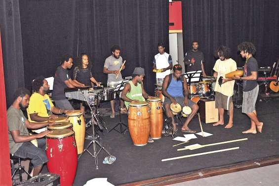 KNK Unity, tout le pays en un groupe