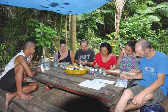 Ils expérimentent le jeûne  aux grottes de Koumac