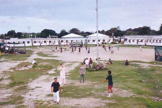 Un réfugié iranien condamné pour tentative de suicide