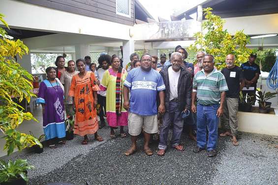 Le Sénat coutumier rencontre les habitants