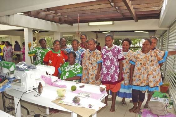 La machine à coudre n'a plus de secrets pour elles