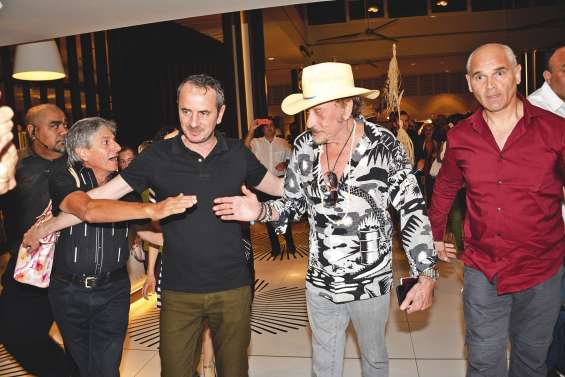 Des fans en délire ont accueilli Johnny leur « super-star »