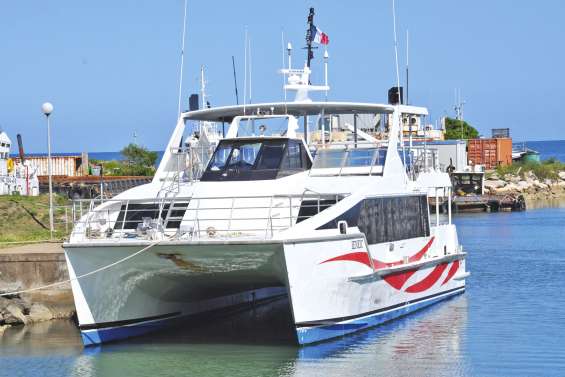 Le catamaran Ieneic prend le relais du Seabreeze