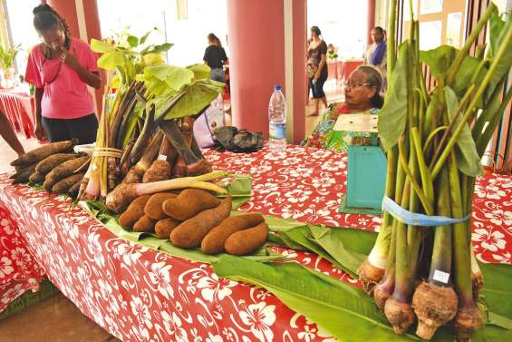 Yaté, reine du marché nocturne de Boulari