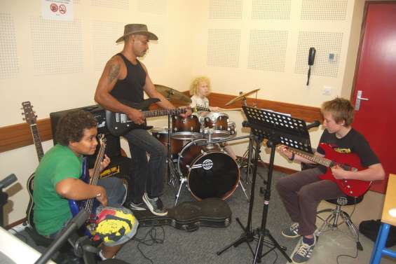 Ils apprennent à jouer de la musique autrement