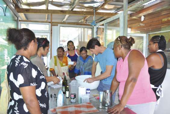 Cuisiner avec des ingrédients récoltés autour de la maison