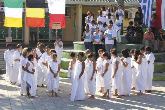 Trois citoyennetés dévoilent leur histoire au collège