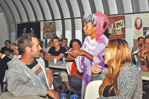 Blanche-Neige et le Wanamat'Show animent le vieux village de Tiébaghi