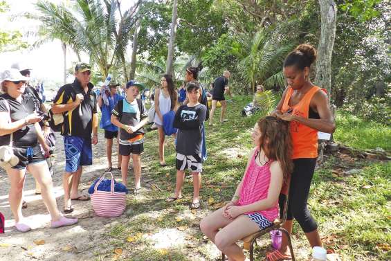 Tressage et massage  à Kanuméra