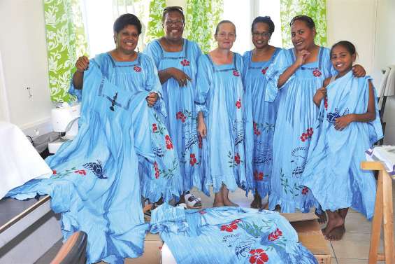 Koumac habille la délégation  du Festival des arts du Pacifique