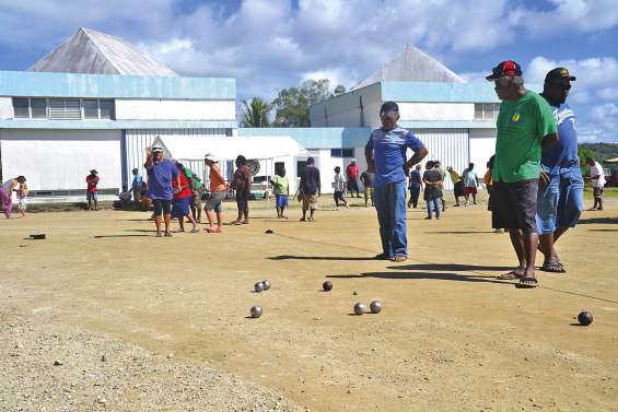 Les amateurs de cochonnet se retrouvent sur le port