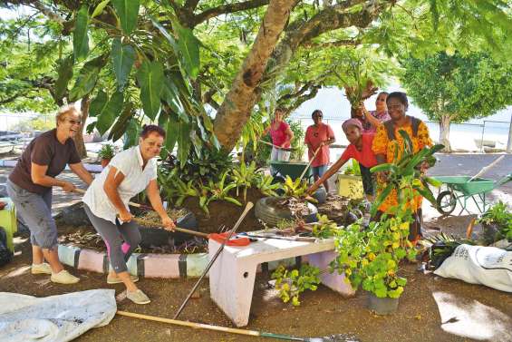 Les parents investissent l'école Louise-Michel