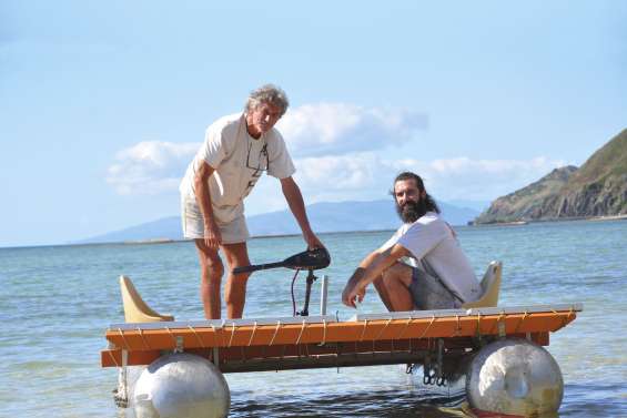 Un tour du Caillou en radeau solaire