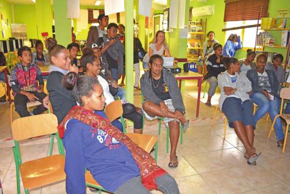 La cigarette était bannie du lycée mardi