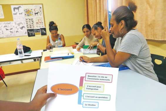Des assistantes-maternelles bientôt agréées