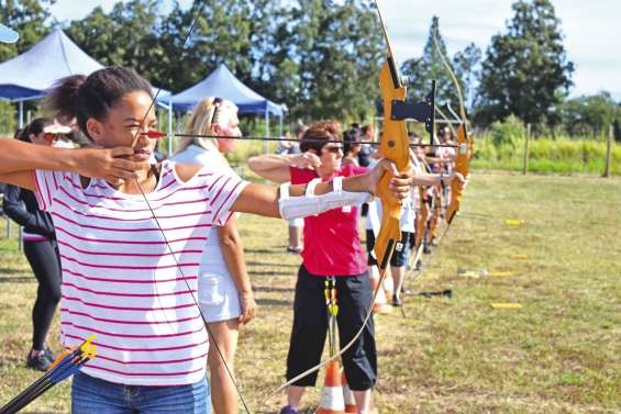 La gent féminine dans le viseur  du club des archers