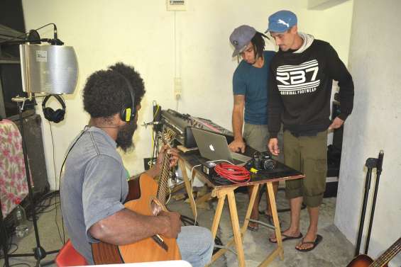 La tribu de Poyes enregistre un CD hommage