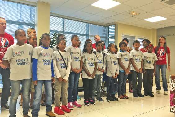 Euro 2016 : 24 petits Calédoniens au match Roumanie-Suisse