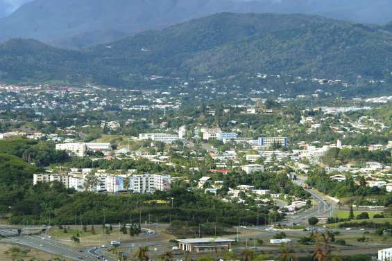 Il braque un rôtisseur avec un couteau de boucher