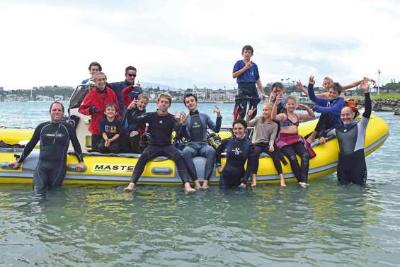 De jeunes plongeurs dans le grand bain