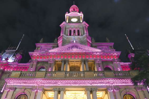 En hommage aux victimes du massacre homophobe