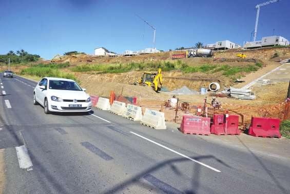 Le lotissement des Roches grises sort de terre et empiète sur la route