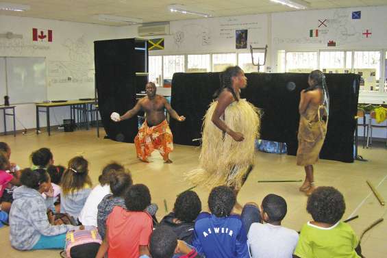 Les Lutins interpellent les élèves