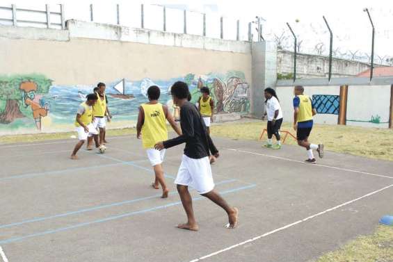 Gayulaz met la balle au centre