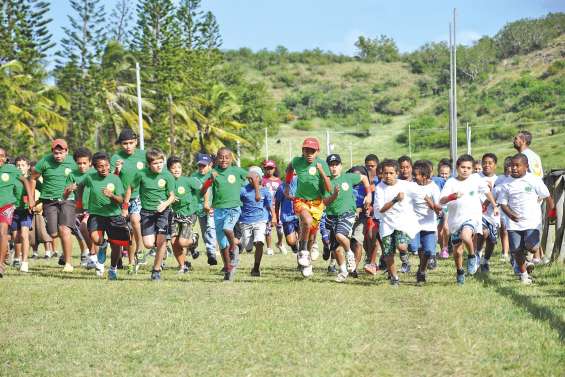 Cinq cents enfants dans les starting-blocks au champ de foire