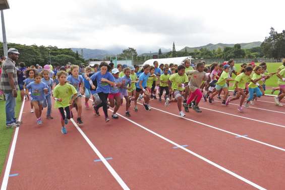 Les écoliers de primaire à fond  pour le cross de l'Usep