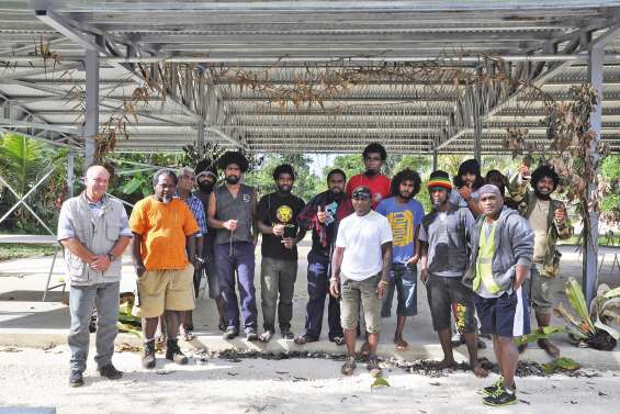 Douze jeunes s'initient aux métiers du bâtiment