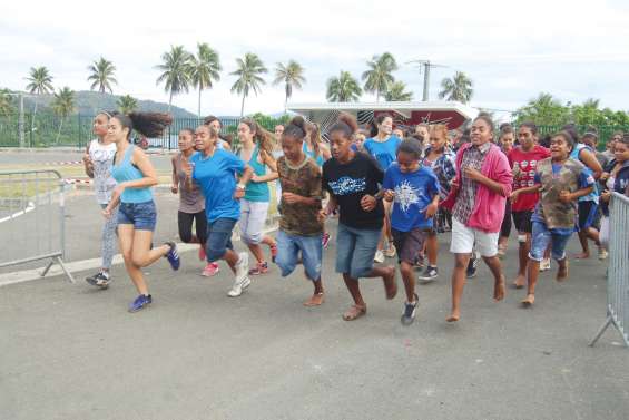 Cinq cent quarante écoliers  disputent leur cross à Poindimié