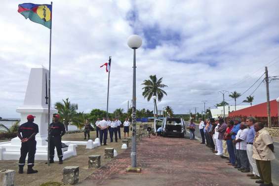 Les deux drapeaux levés pour le 14-Juillet