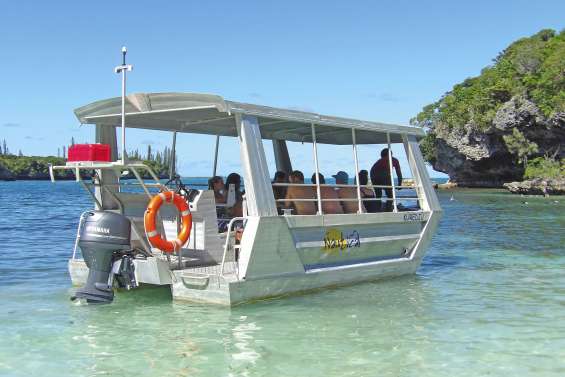 Le second souffle du bateau  à fond de verre à Kanuméra