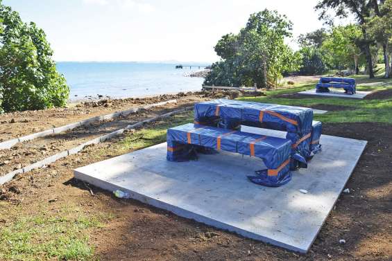 Des tables de pique-nique au Vallon-Dore