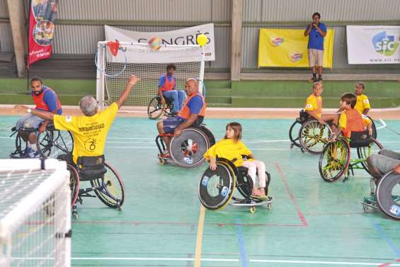 Handicapés et valides au même plan sur le terrain de handball
