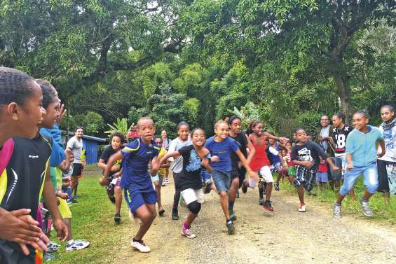 Petits et grands dans  la course à Téouty
