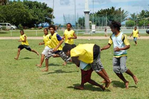 Le rugby se jette dans la mêlée