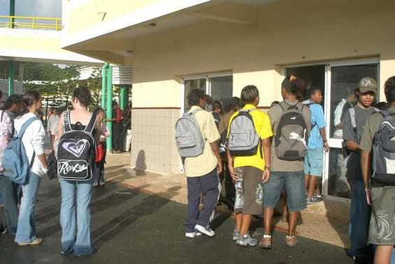 Un millier de places vacantes dans les lycées