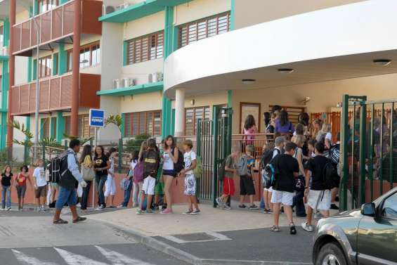 Tenue correcte exigée dans les collèges