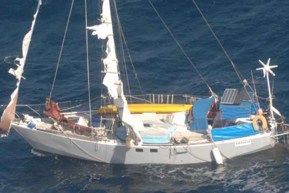 Un bateau fantôme à la dérive